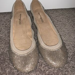Women’s gold glitter flats